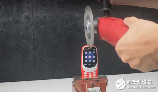 诺基亚“防弹手机”Nokia3310,是否真的防弹？又能否防住电锯切割！
