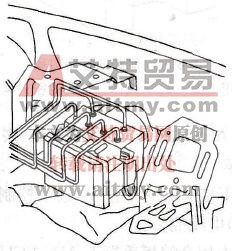 在ABS控制器下垫一块布