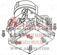 拆下ABS ECU与液压控制单元的连接螺栓