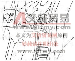 拆卸后视镜调节开关