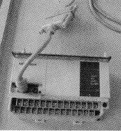 将电缆线与PLC连接