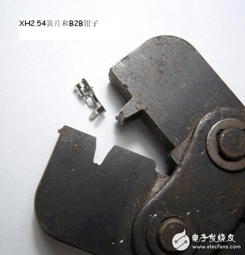 压线钳使用技术方法图解、压线钳和端子钳是一样的吗？压线钳卡住了怎么办？
